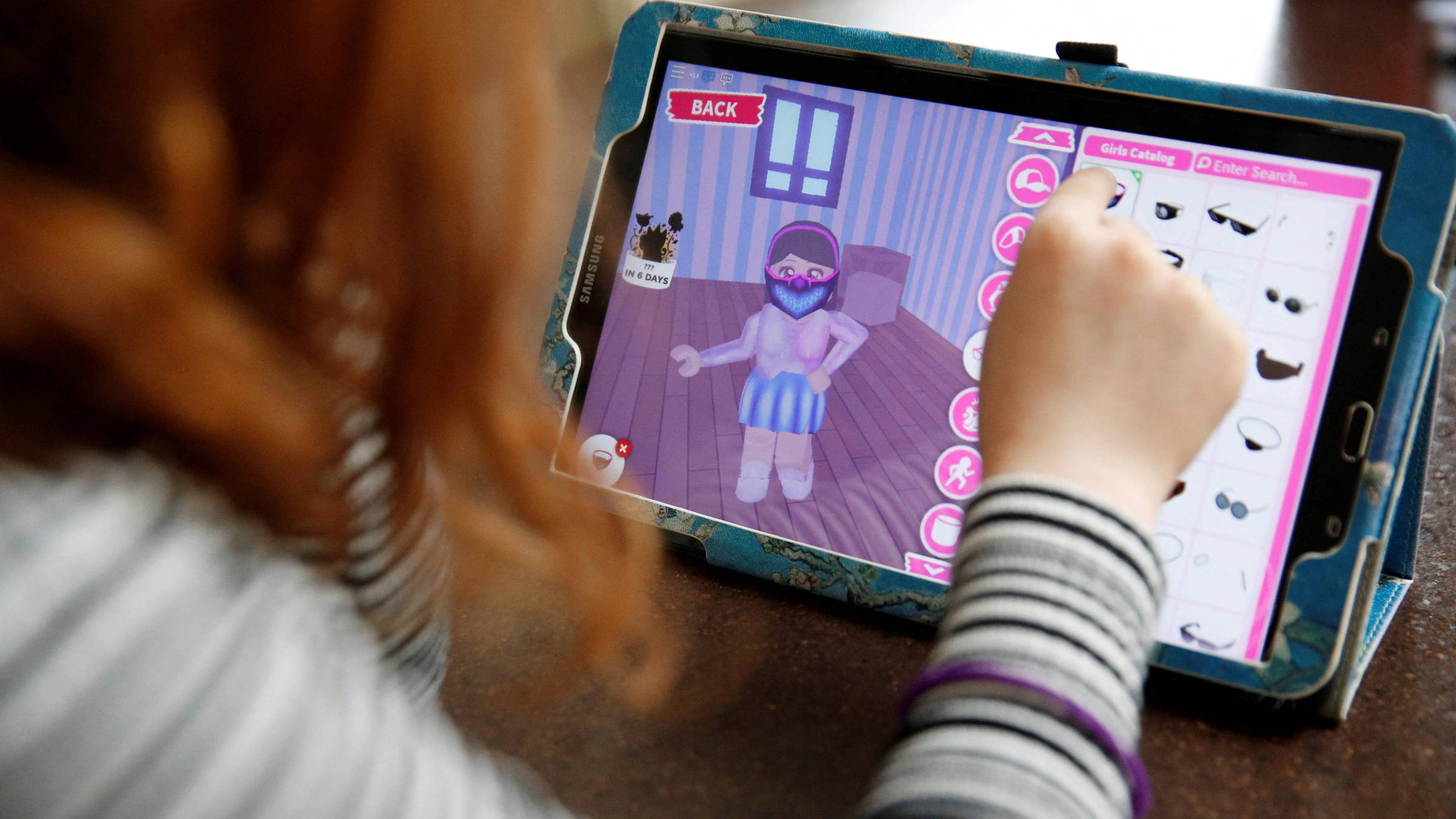 ALERTA URGENTE PARA PAIS: Roblox Ainda Expõe Crianças a Riscos Apesar de Medidas de Segurança, Aponta Investigação